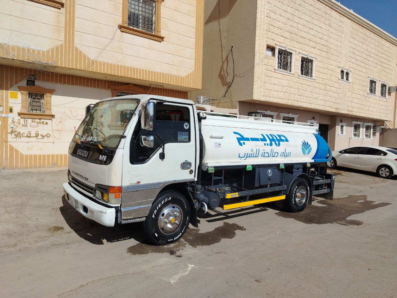 وايت مياه 6 طن لتوصيل المياه التحليه في أحياء الرياض
